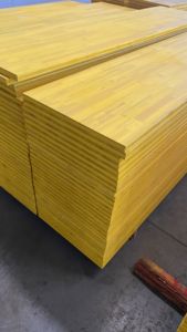 Panneaux de coffrage 3 plis jaune à noyau de pin de 27mm Panneaux de coffrage de construction à <span class=keywords><strong>prix</strong></span> compétitif avec faisceau H20 pour la construction - Product Image 5