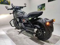 Moto de rue QJMOTOR Flash 600 V4 à essence, 600 cm³, quatre cylindres, 6 vitesses, vitesse maximale de 200 km/h