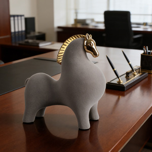 Figura de Caballo Minimalista Moderna, Decoración de Resina para el Hogar, Adorno Artesanal para Escritorio - Product Image 2