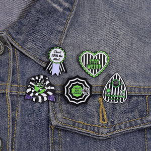 Offres Spéciales anglais broche lettres tarot médaillon Rose coeur toile d'araignée Alphabet émail doux épinglette - Product Image 5