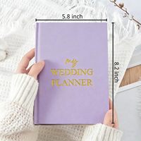 Agenda de mariage et organisateur personnalisé en lin rigide avec logo doré pour la mariée, avec sections à onglets et listes de points à cocher