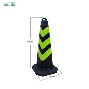กรวยจราจรสีดำขนาด 720 มม. ทำจากโฟม EVA รูปทรงสี่เหลี่ยม โครงพลาสติก HDPE มองเห็นได้ชัดเจน พร้อมแถบสะท้อนแสงสำหรับกั้นถนนเพื่อความปลอดภัย - Product Image 2