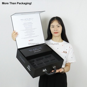 Boîte cadeau rigide personnalisée Crown Win, écologique, en matériaux recyclés, fermeture magnétique, design coloré, blanc/noir, poignée en métal EVA - Product Image 1