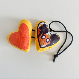 Peluche d'Halloween mignonne et chaude en forme de gourde, avec un matériau en peluche courte et un rembourrage en coton PP, jouet personnalisé de 31 à 50 cm - Product Image 3