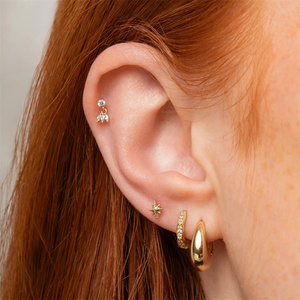 Pendientes Clásicos de Plata de Ley 925 con Borla Pequeña en Forma de Corazón y Parte Posterior Plana para Mujer - Product Image 6