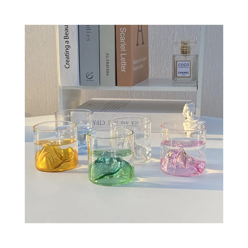北欧スタイルのガラス水カップ家の装飾ウイスキーマグホット販売救済氷山ガラスカップシンプルな創造的なガラスマグ
