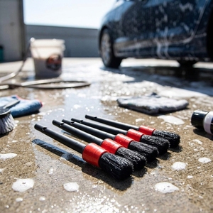 Ingrosso Kit di 5 Pezzi di Strumenti per la Pulizia degli Interni Auto Set di Spazzole per Detailing e Lavaggio Auto - Product Image 1