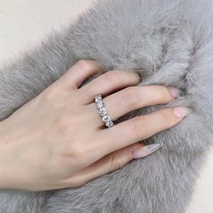 Conjunto de anillos de boda románticos de moda Plata de Ley 925 con anillo de eternidad chapado en rodio de circonita de corte redondo - Product Image 5