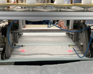 ระบบการผลิตปลอกหมอนกึ่งอัตโนมัติพร้อมการตัดแต่งและเย็บขอบอัตโนมัติสำหรับสายการผลิตสิ่งทอภายในบ้าน - Product Image 4