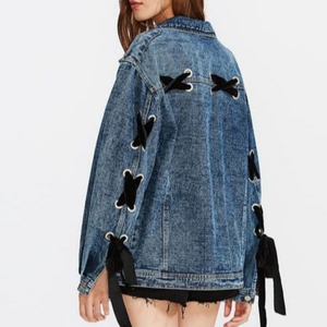 Veste en jean longue vintage à œillets et lacets pour femme, vente en gros - Product Image 1