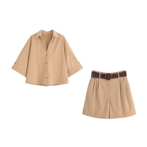 Stile Estivo da Strada: <span class=keywords><strong>Camicia</strong></span> a Maniche Corte Tinta Unita, Vestibilità Ampia con Cintura <span class=keywords><strong>e</strong></span> <span class=keywords><strong>Pantaloncini</strong></span> Plissettati al Ginocchio da <span class=keywords><strong>Donna</strong></span> S - Product Image 2