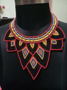 Collier de perles chrétien brodé à la main au design personnalisé pour mariages et cadeaux Collier de mode tendance - Product Image 2