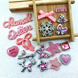 Breloques chics en résine et strass, motifs nœud, cœur, chiot, flocon de neige, pour la décoration DIY de <span class=keywords><strong>Crocs</strong></span>, pinces à cheveux et chouchous - Product Image 1