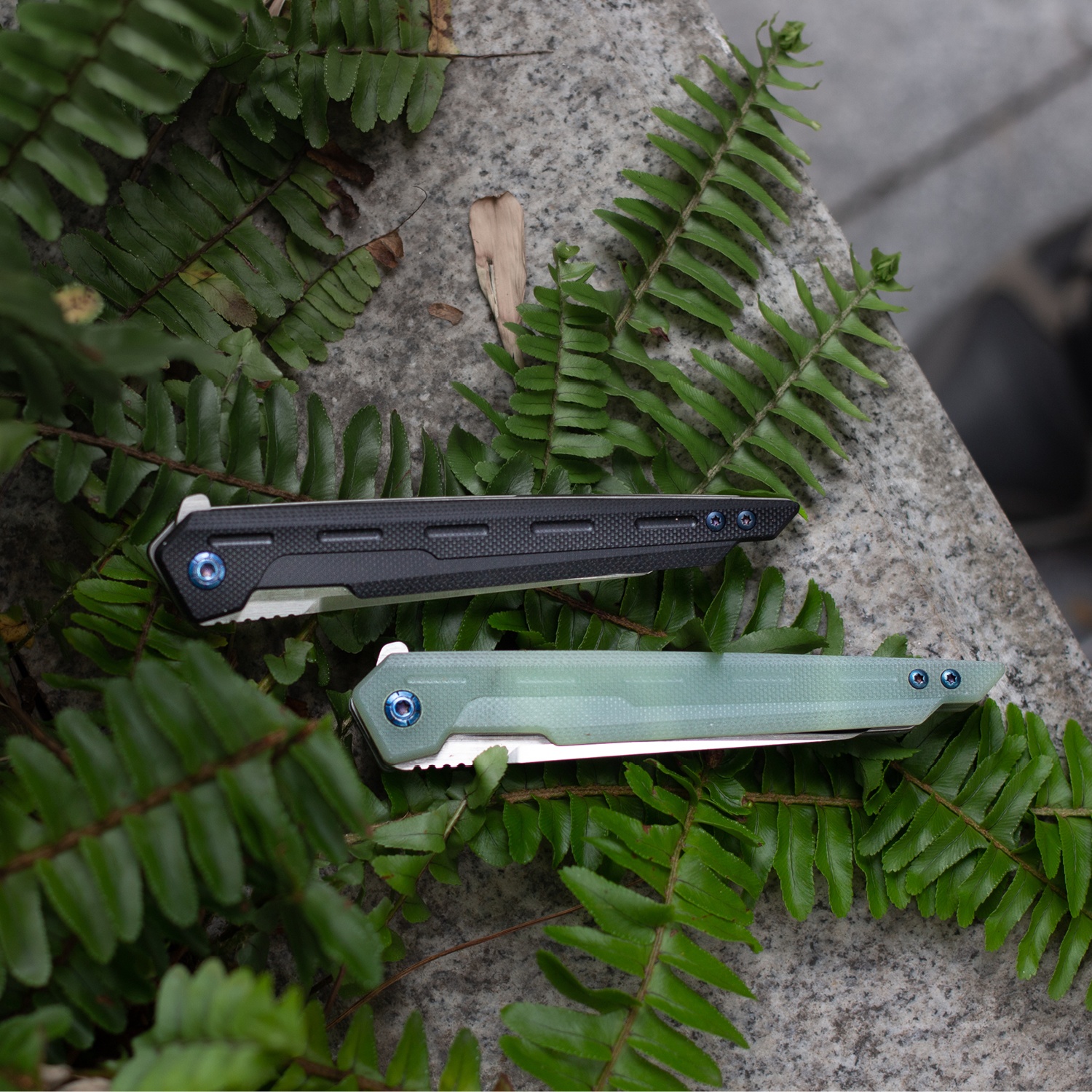 The best quality cost-effective Ball Bering Aluminum handle fast open pocket camping knife