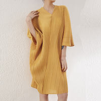 Robe décontractée plissée froncée Miyake d'été pour femme, taille naturelle, respirante, col en V, longueur genou, coupe ample, grandes tailles