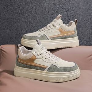 Venta al por mayor de fábrica: Nuevas zapatillas deportivas casuales de moda para hombre, con cordones, de gamuza sintética, antideslizantes, para caminar y correr en otoño. - Product Image 1