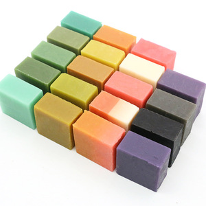 Jabón <span class=keywords><strong>de</strong></span> Baño Rejuvenecedor a Base <span class=keywords><strong>de</strong></span> Hierbas Hecho a Mano con Aroma a Rosas <span class=keywords><strong>de</strong></span> Flower Field Cottage para Mujeres, Todo Tipo <span class=keywords><strong>de</strong></span> Piel - Limpiador Facial, Desmaquillante Corporal - Product Image 2