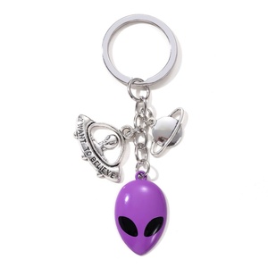 Portachiavi Smaltato a Forma di Alieno e UFO, Colorato, Stile Classico per Uomo e Donna, Ottimo Regalo, Set di Gioielli Fatti a Mano - Product Image 2