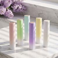 Lot de 100 flacons vaporisateurs de parfum de voyage cylindriques de 10 ml, avec coque en plastique, insert en verre et pulvérisateur doré à ouverture par torsion