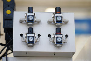 Máquina Perforadora de Madera CNC Totalmente Automática de 6 Lados para Puertas de Gabinetes de Cocina con Cambio Automático de Herramienta - Product Image 3