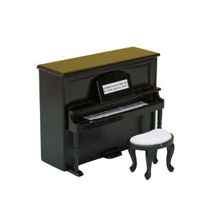 OB11 Mini modèle de meuble de maison de poupée DIY Piano droit et tabouret de piano scène accessoires de prise de vue en bois et plastique - Product Image 1