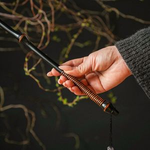 Pointeur en bambou fait main, artisanat en bambou massif, style chinois avec pompon pour manipuler et jouer - Product Image 4