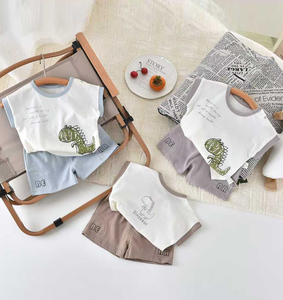 Les nouveaux costumes pour garçons et enfants sont de haute qualité, avec des t-shirts et des vestes courtes douces. - Product Image 6