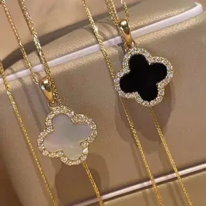 Chaîne de Pull Trèfle à Quatre Feuilles pour Femme, Style Petite Fragrance Tendance Automne Hiver, Élégant Collier Luxe Discret - Product Image 1