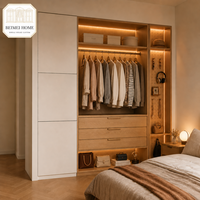 Armoire sur mesure intégrée style Japandi, panneau blanc, étagère ouverte en chêne, affichage LED, panneau perforé mural, fabrication OEM personnalisée pour toute la maison