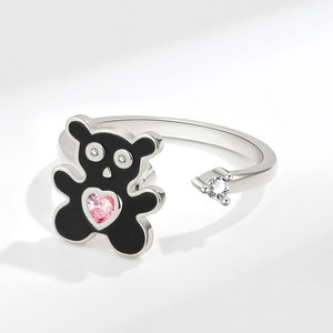 Anillo Giratorio de Oso de Peluche con Esmalte Negro, Zirconia Cúbica con Corte Corazón, Bañado en Oro sobre Cobre, Anillo Ajustable Abierto Antiestrés, Joyería para Niñas - Product Image 5