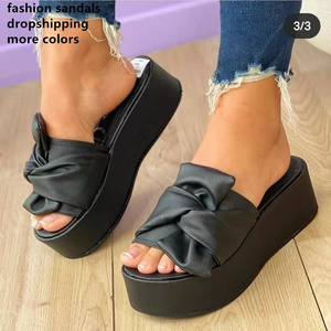 Pantofole dei sandali delle donne all'aperto di estate <span class=keywords><strong>viola</strong></span> dell'arco delle signore degli scivoli della piattaforma di modo all'ingrosso 2022 per le donne - Product Image 1