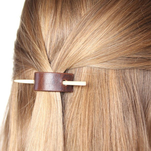 Épingles à cheveux en cuir de style vintage, designs personnalisés, élégantes attaches pour cheveux brunes pour femmes, épingles à cheveux simples et sophistiquées. - Product Image 2