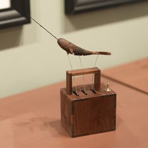 Stile Musicale 'Canto degli Uccelli' - Balena in Legno Fatta a Mano, Regalo Creativo per Compleanni e Festività, Giocattolo Elettrico Decorativo da Tavolo - Product Image 5
