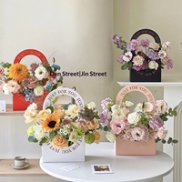 Boîte à fleurs ovale en carton épaissi, dorée à l'or fin, à poignée, ajourée, pliable, pour arrangement de bouquets, faite à la main, vente en gros