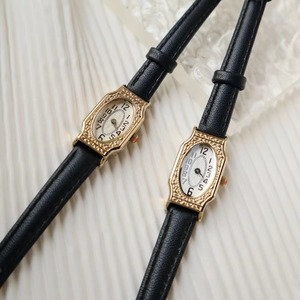 Reloj de Cuarzo Dorado Pequeño para Mujer, Diseño Cuadrado Artístico Retro, Simple y Elegante - Product Image 1