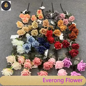 S02478 fournisseurs de fleurs artificielles fleurs décoratives roses en velours 3 têtes fleurs roses rouges corne rose avec tige noire