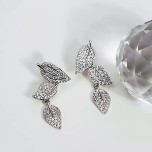 Eleganti Orecchini a Perno a Forma di Foglia, Gioielli da Donna Ispirati alla Natura, Scintillanti, Chic per Uso Quotidiano, Idea Regalo - Product Image 6
