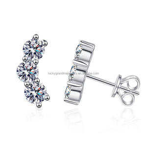 Boucles d'oreilles clous unisexes élégantes et simples en argent plaqué S925, style bureau/carrière, diamants moissanite souriants, géométriques, cadeau tendance - Product Image 5