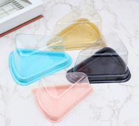 Emballage de cuisson Mousse pâtisserie boîte charnière Triangle gâteau tranche boîte fromage jetable en plastique Triangle gâteau boîte alimentaire emballage PET