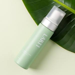 Mousse nettoyante douce à base d'agent nettoyant naturel pour peaux sèches, comme un nettoyant visage hypoallergénique - Product Image 4