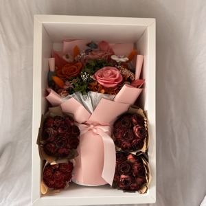 Coffret Cadeau Bouquet de Roses Rouges Romantiques - Composition Florale Éternelle de Luxe avec Ruban pour Mariage, Saint-Valentin, Fête des Mères, Décoration Longue - Product Image 2