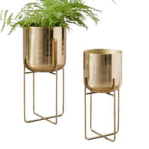 Ensemble de deux jardinières de fleurs en laiton plaqué jardinière décorative extérieure sur mesure jardinière de sol de style classique - Product Image 1