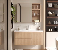 Meuble-lavabo de salle de bain de luxe en chêne clair nordique avec structure en aluminium alvéolé, double tiroir, porte simple, miroir LED intelligent, porte-serviettes et vasque