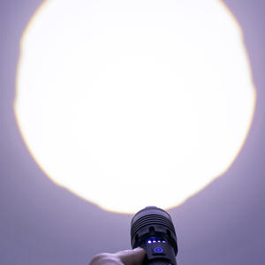 ไฟฉายยุทธวิธี XHP50 LED ระยะไกลอันทรงพลังชาร์จไฟได้ซูมได้พร้อมดีไซน์กันน้ำได้ดีขึ้นสำหรับกลางแจ้ง - Product Image 5
