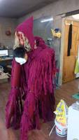 Costume de monstre géant réaliste sur échasses, tenue de créature effrayante et authentique pour défilé d'Halloween, maison hantée et spectacle de scène