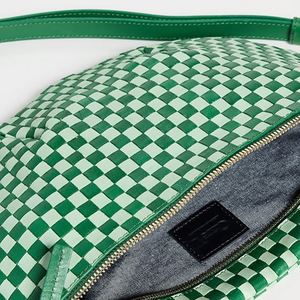 Bolso de cintura grande para mujer, de cuero personalizado, verde, tejido a cuadros, bandolera, con cremallera, portátil, para viaje, para llevar en cualquier lugar. - Product Image 4