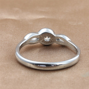 Anillo de piedra blanca de acero y titanio de estilo europeo, joyería de regalo retro de moda plateada para mujer 24090 - Product Image 2