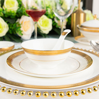 Assiette de luxe en porcelaine de 9 pouces, plats ronds en céramique, assiettes à dîner en céramique blanche à bord doré, vaisselle pour la table, assiettes à dîner pour les aliments