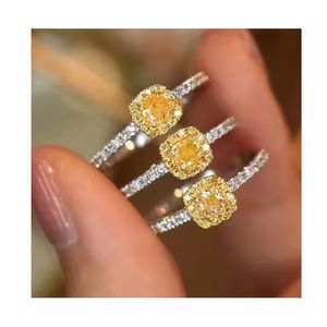 Bagues en diamant pour femmes en or blanc 18 carats de luxe personnalisées, bijoux en diamant jaune naturel - Product Image 1