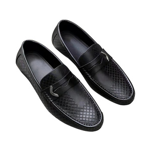 Mocasines de Cuero Negro para Hombre, Punta Redonda, Sin Cordones, Transpirables, Parte Superior de Cuero Genuino, Decoración con Hebilla, Patrón Geométrico, Suela de Goma - Product Image 5